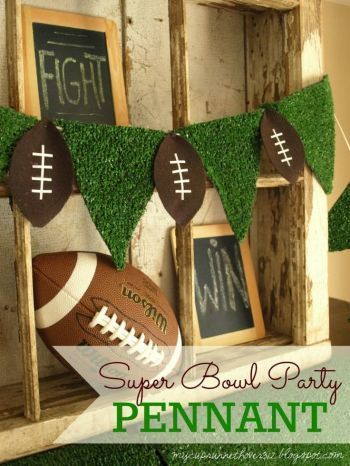 Super Bowl Party: Football Party Ideas. Whether you are throwing a Super Bowl Party, a tailgate party or a football themed birthday party, we have some awesome football party ideas for you! Get ready for the big game with some awesome football party treats and football party decorations. Planning Sport, Football Themed Party, Super Bowl Decorations, Football Super Bowl, Football Banquet, Football Party Decorations, Sports Banquet, Football Diy, Football Theme Party