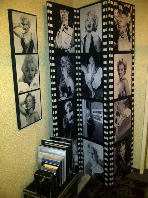 Marilyn corner: Marilyn Monroe room divider with art print and books Marilyn Monroe Room Ideas, Marilyn Monroe Bedroom Ideas, Marilyn Monroe Bathroom, Marilyn Monroe Bedroom, Marilyn Monroe Room, Paint Cardboard, Room Deviders, Marilyn Monroe Decor, Marilyn Monroe And Audrey Hepburn