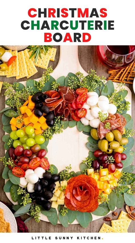 Wreath Charcuterie Board, Wreath Charcuterie, Best Christmas Appetizers, Christmas Charcuterie Board, Christmas Charcuterie, Charcuterie Board Ideas, Christmas Platter, Christmas Recipes Appetizers, Charcuterie Inspiration