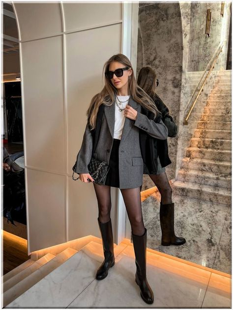 Blazer And Boots Outfit, Parisian Outfits, Skirt Boots, Black Boots Outfit, Estilo Indie, Rock Outfit, Blazer Outfit, Paris Outfits, Trendy Fall Outfits