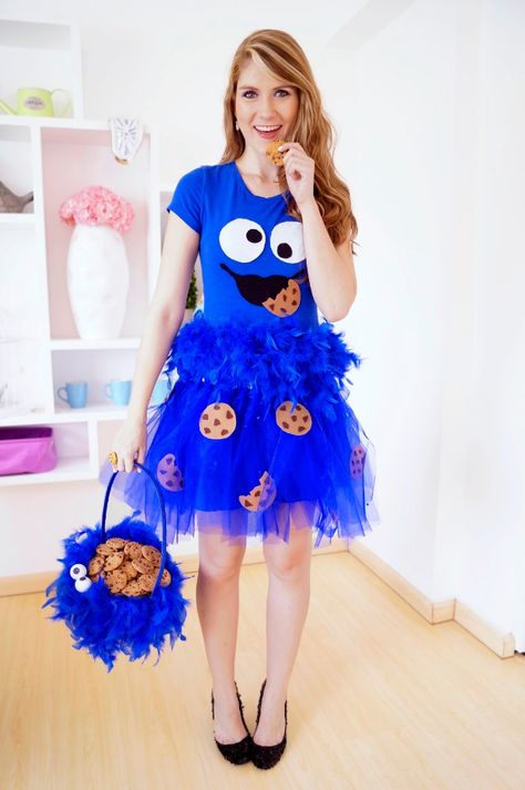 Best DIY Halloween Costume Ideas - Homemade Cookie Monster Costume - Do It Yourself Costumes for Women, Men, Teens, Adults and Couples. Fun, Easy, Clever, Cheap and Creative Costumes That Will Win The Contest http://diyjoy.com/best-diy-halloween-costumes Diy Fantasia, Cookie Monster Costume, Best Diy Halloween Costumes, Creative Halloween Costumes Diy, Easy Halloween Costumes For Women, Diy Halloween Party, Monster Costume, Halloween Costumes For Work, Kostum Halloween