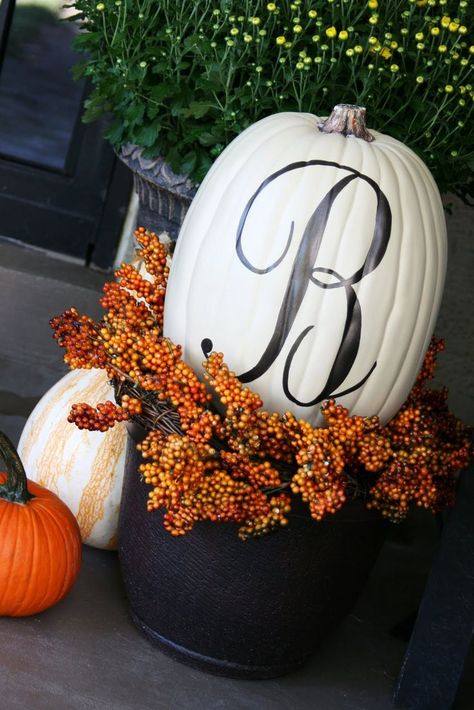 Monogrammed Pumpkins by The Butlers and other cool pumpkin ideas Porche Halloween, Dekorasi Halloween, Pumpkins And Gourds, Pumpkin Monogram, Pretty Pumpkins, Hay Fever, Diy Halloween Decor, Halloween Porch Decorations, Fall Deco