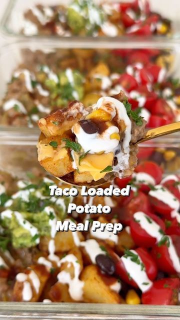 Idris Doosi on Instagram: "@doosifit HIGH PROTEIN, LOW CALORIE taco loaded potato meal prep 🤤 🌮 🥔 

Macros (per bowl) ⬇️
495 calories
43g protein
49g carb
14g fat

Servings: 6 bowls
Prep time: 10 minutes
Cook time: 40 minutes

Potatoes ⬇️
2 lb Yukon gold potatoes
1/2 tbsp olive oil
1 tbsp taco seasoning
1 tsp salt 
➡️ bake at 425 degrees for 32 minutes, shake halfway, broil for 1-2 minutes

Ground beef ⬇️
1/2 tbsp olive oil
2 lb lean ground beef
1.5 tbsp taco seasoning
1 tsp salt
1/2 cup beef broth
1/4 cup diced green chiles
1/4 cup nacho cheese
1/4 cup reduced fat Mexican cheese

Assemble with ⬇️
1 cup corn
1 cup black beans 

Top with ⬇️
12 tbsp lite sour cream (2 tbsp per bowl)
Cilantro
(Optional) 1 chopped Roma tomato

These can be cooked, portioned, and stored in the refrigerator o Potato Meal Prep, Potato Bowl Recipe, Roma Tomato, Gold Potatoes, Green Chiles, High Protein Low Calorie, Taco Bowls, Yukon Gold, Loaded Potato