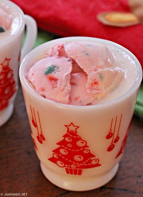 Christmas Punch Bowl, Peppermint Eggnog, Eggnog Punch, Ice Cream Diet, Peppermint Ice Cream, Kids Punch, Peppermint Candies, Christmas Punch Recipes, Christmas Punch