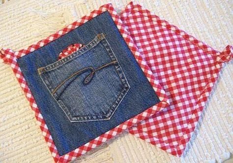 Original crafts made with jeans pockets Återvinna Jeans, Artisanats Denim, Jean Quilt, Sewing Jeans, Quilted Potholders, Blue Jeans Crafts, Denim Quilt, Jean Crafts, Denim Ideas