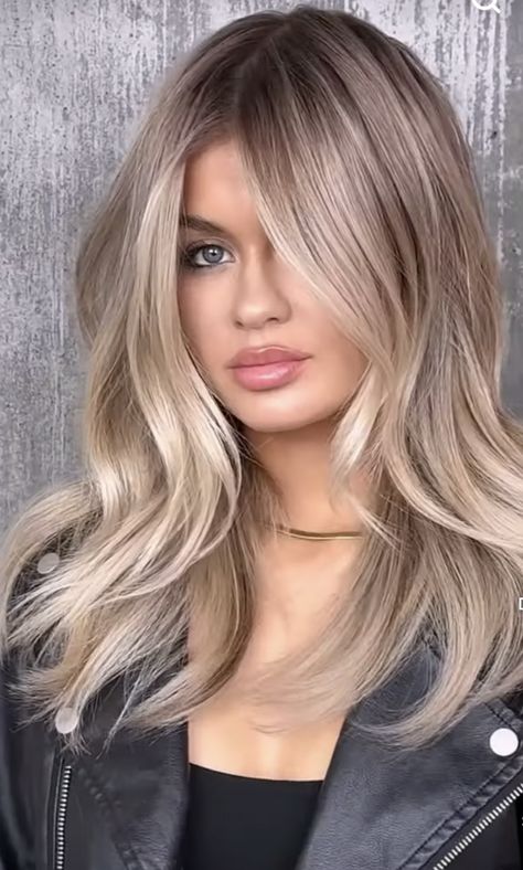 Bronde Haircolor With Money Pieces, Mushroom Blonde, Hair Fringe, Blond Balayage, Bronde Balayage, Money Piece, Blonde Hair Inspiration, Mom Hairstyles, Hair Color And Cut