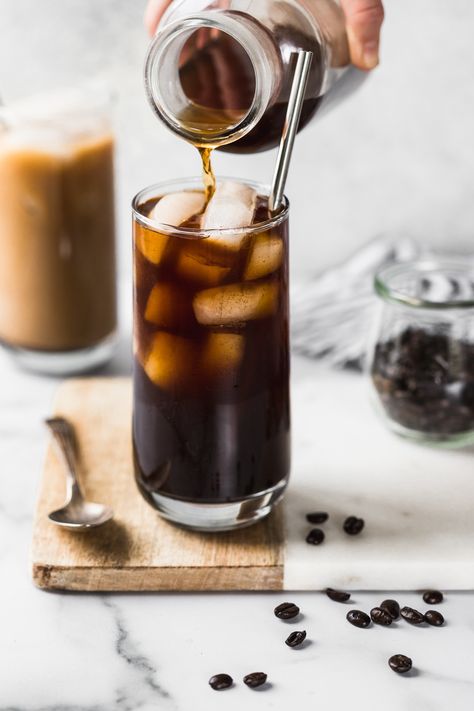 Kopi Starbucks, Homemade Cold Brew Coffee, Coffee Bread, Making Cold Brew Coffee, Iced Americano, Americano Coffee, Perfect Summer Drink, Coffee Aesthetics, Ground Coffee Beans