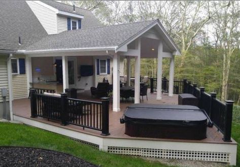 Back Deck Ideas, Deck With Hot Tub, Hot Tub Deck Design, Enclosed Patio Ideas, Outdoor Yard Ideas, Outdoor Decks, Deck Renovation, Hot Tub Landscaping, Deck Remodel