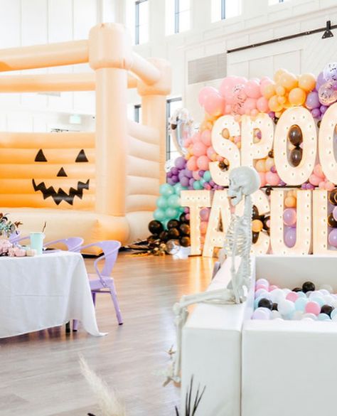 When the most epic boo bash ever lets you be a small part, you make sure it gets a spot in your feed forever. 👻 I posted this on my original account 2 years ago and no one has topped it yet! Vendor IG Handles / Services Provided: Marquee Letters / Backdrops / Drink Cart / Decor @alphalitkc Planning / Design @heatherlaneevents Bounce House / Ball Pit / Kids table & chairs @thepartytrend Venue @whiteironridge Balloon Design @russellthebrandballoons_ Cookie Design @cookieartkc Custom Acrylic... Ball Pit Kids, Boo Bash, Kids Ball Pit, Drink Cart, Cart Decor, Kids Table, Marquee Letters, Kids Table And Chairs, Table Chairs