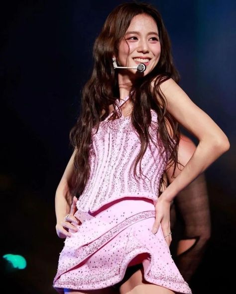 She is goddess in the Pinkchella😻🖤🩷 #jisoo #blackpink #coachella #pinkchella Blackpink Coachella 2023, Runway Model Aesthetic, Jisoo Coachella, Pink In Concert, Billie Eilish Outfits, Coachella 2023, Blackpink Coachella, Model Aesthetic, Kim Jisoo