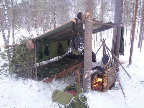 Well constructed and well prepared-----this speaks volumes for it's builder. Wilderness Survival Shelter, Camping Heater, Tent Heater, Supraviețuire Camping, Snow Camping, Bushcraft Shelter, Camping Sauvage, Camping Desserts, Camping Shelters