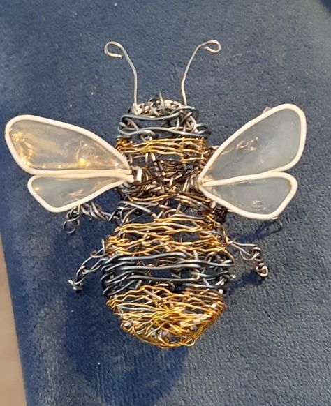 Very small bumble bee made from aluminium craft wire, copper wire, white garden wire, decoupage glue and nail varnish Wire Bee, Aluminum Crafts, Decoupage Glue, Digital Embroidery Patterns, White Garden, Wire Sculpture, Nail Varnish, Wire Crafts, Wire Work