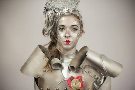 Tin woman hair makeup and costume inspiration. Great idea for Halloween!  #Halloweencostume #Tinman #Tinwoman #Halloweenoz #Wizardofozcostume Tinman Costume Women, Female Tin Man Costume, Tin Woman Costume, Tin Man Makeup Women, Diy Tin Man Costume Women, Tin Man Makeup, Tin Man Costume, Diy Girls Costumes, Tin Man Costumes