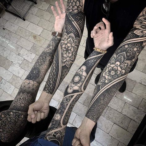 Sacred Geometry Mandala Tattoo, Gear Tattoo, Sacred Geometric Pattern, Geometric Sleeve Tattoo, Sacred Geometry Tattoo, Geometry Tattoo, Cool Forearm Tattoos, Geometric Tattoo Design, Geometric Sleeve