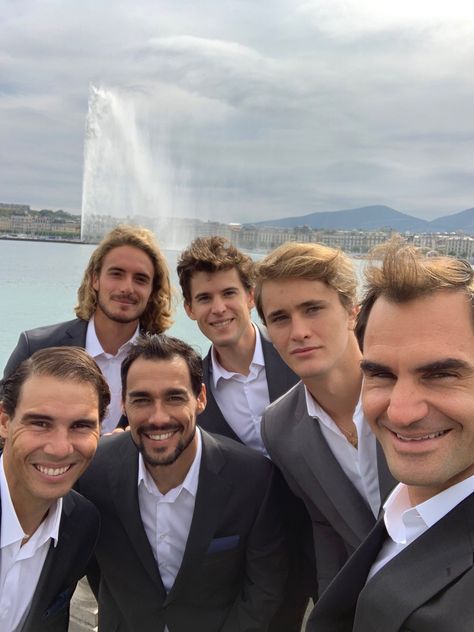 Roger Federer on Twitter: "Team Selfie Team Europe Let’s go Team 💪💪💪💪💪💪💪 ⁦@LaverCup⁩… " Laver Cup Team Europe, Nadal Djokovic, Fabio Fognini, Dominic Thiem, Stefanos Tsitsipas, Atp Tennis, Tennis Aesthetic, Alexander Zverev, Tennis Life