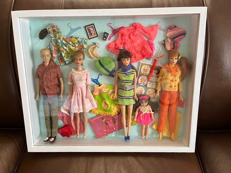 Display Dolls Ideas, Barbie Shadow Box Ideas, Doll Shadow Box Ideas, Shadow Box Art Dioramas, Barbie Collection Display, Barbie Display Ideas, Doll Display Ideas, Doll Collection Display, Doll Collection Room