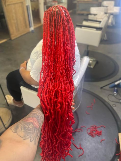 Red Soft Locs, Fox Locs, Hair Color Braids, Red Faux Locs, Blk Hairstyles, Color Braids, Faux Locs Styles, Braided Hairstyles For School, Faux Loc