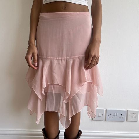 Cute Flowy Pink Skirt, Cute Pink Flowy Skirt, Flirty Flowy Pink Skirt, Pink Gathered Flowy Skirt, Feminine Pink Flowy Mini Skirt, Pink Skirt, 2000s Fashion Outfits, 2000s Fashion, Lookbook