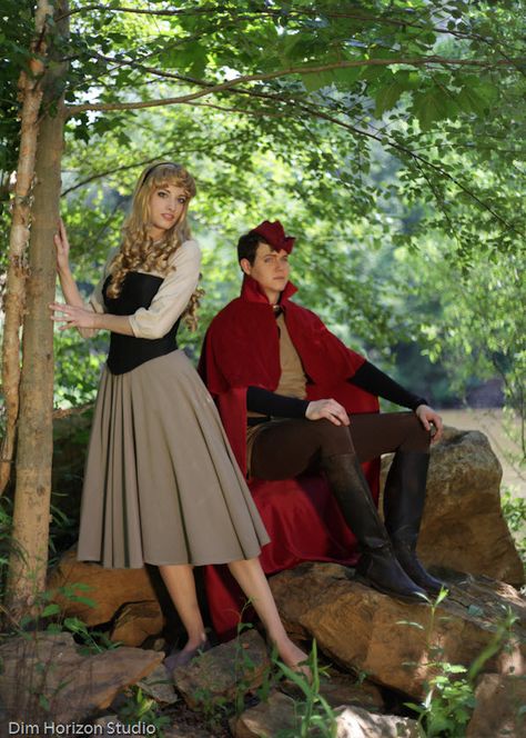 Briar Rose Prince Philip Sleeping Beauty Costume, Disney Couple Costumes, Sleeping Beauty Cosplay, Sleeping Beauty Costume, Cosplay Couple, Couples Cosplay, Halloween Parejas, Couple Cosplay, Disney Costume