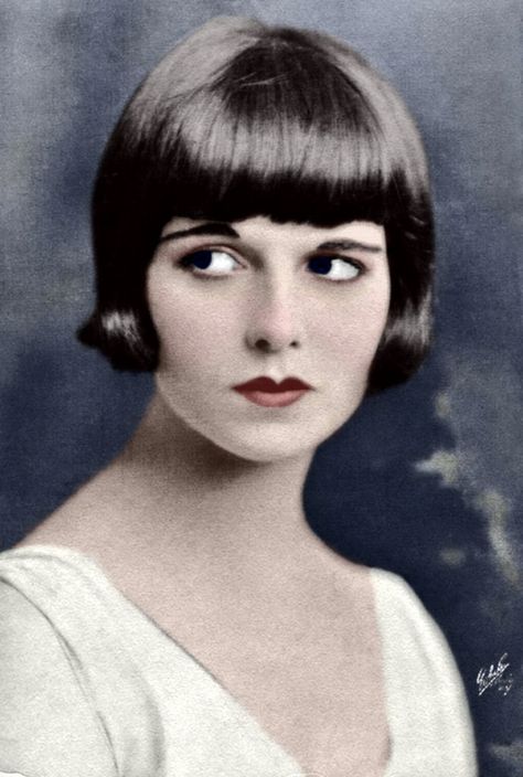 https://flic.kr/p/kz7E7c | Louise Brooks, 1920's | American dancer and actress, noted for popularizing the bobbed haircut. Foto Portrait, Faye Dunaway, Louise Brooks, Silent Film Stars, Portrait Vintage, Lost Girl, Actrices Hollywood, Flapper Style, Silent Movie