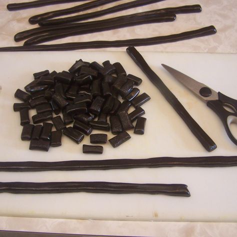 I love Black Licorice but my blood pressure doesn't. So I adapted this recipe to satisfy my sweet tooth and my heart. It has no real licorice root in it but the taste of Anise and molasses does the trick for me. It is a chewy treat similar to taffy. Makes about 2 pounds. - Homemade Black Licorice Nibs Homemade Liquorice, Liquorice Recipes, Sweets Bar, Black Food Coloring, Licorice Candy, I Love Black, Homemade Sweets, Candy Recipes Homemade, Yellow Foods