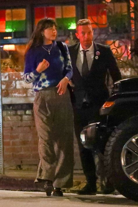 Italian Restaurant Outfit, Dakota Johnson And Chris Martin, Restaurant Outfit, Dakota Johnson Bangs, Anastasia Grey, Chris Martin Coldplay, Dakota Johnson Style, Soft Dramatic, Chris Martin