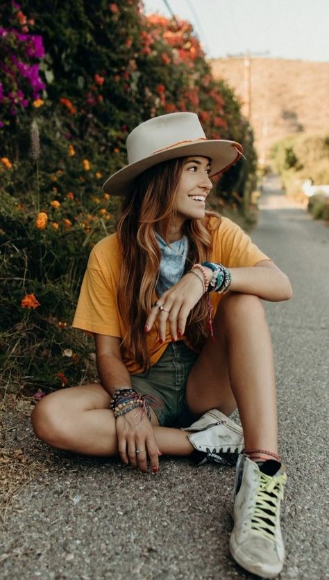 Lauren Daigle Concert Outfit, Lauren Daigle Style, Lauren Daigle Concert, Lauren Diagle, Outdoorsy Aesthetic, Maximalist Outfits, Boho Wear, Love Lauren, Lauren Daigle