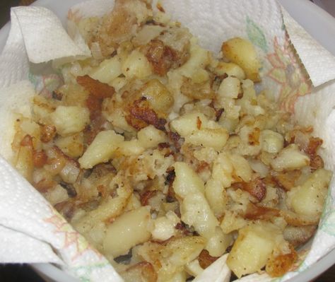 Smothered Potatoes And Onions, Grilled Red Potatoes, Smothered Potatoes, Onion Potatoes, Bacon Grill, Potatoes And Onions, Gluten Free Sides, Belly Diet, Wheat Belly