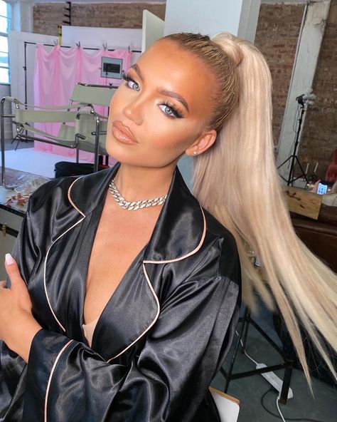 Beauty Works Hair Extensions on Instagram: “Last chance to shop 10% off all clip-in ponytails ✨✨ @mollysmith19 wears the Super Sleek Invisi®️Ponytail in ‘Champagne Blonde’ for serious…” Ash Tone Hair, Beauty Works Hair Extensions, Clip In Ponytail Extensions, Blonde High, Runway Hair, Blonde Hair Extensions, Champagne Blonde, Black Hair Extensions, Beauty Works