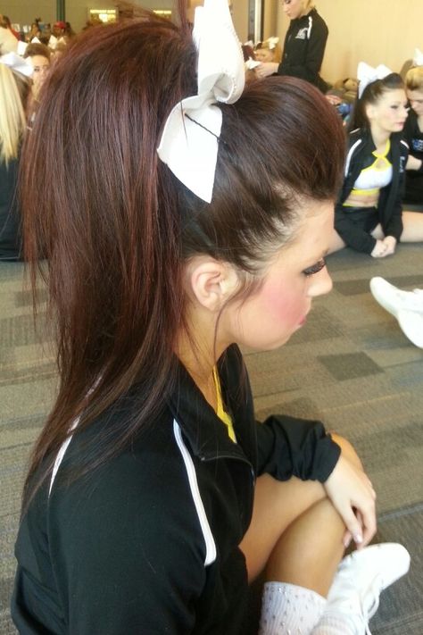 I , Rachel Stewart, love Kristina and her hair is amazing to get to do!! I took this picture and I teased her hair!! woooh!! love my team !! <3 #ultimateathleticsofohio #Elite #letsgettoworldsladies! Cheer Hairstyles With Bows, Hairstyles With Bows, Cheer Hairstyles, Cheerleading Hair, Cheer Makeup, Competition Hair, Cheerleading Hairstyles, Cute Cheerleaders, Cheer Hair