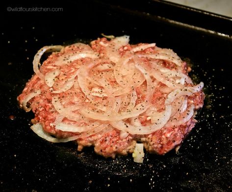 Onion Burger Recipe, Onion Burgers, Onion Burger, Hamburger Meat Recipes, Homemade Pickles, Steak Sandwich, Burgers Sandwiches, Beef Dishes, Burger Recipes