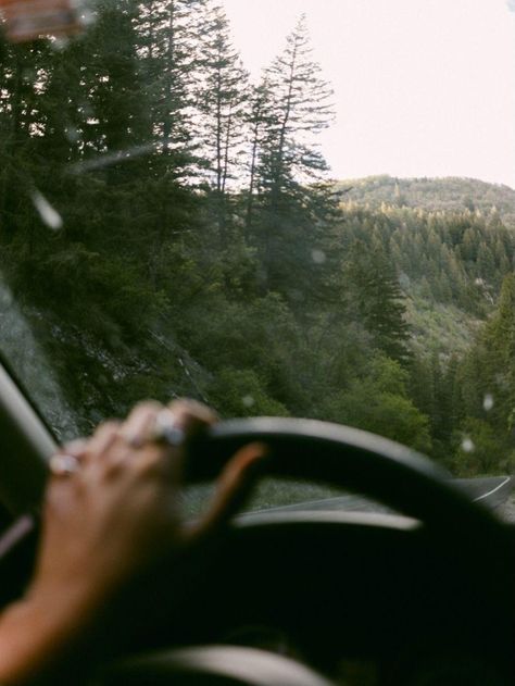 Best Road Trip Songs, Road Trip Songs, Travel Songs, Vision Board Pictures, Life Vision Board, Adventure Aesthetic, Into The Wild, Road Trip Fun, Travel Aesthetic