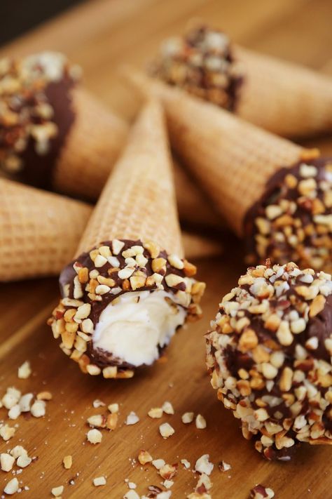 Ice Cream Cones Recipe, Dipped Ice Cream Cones, Drumstick Ice Cream, Ice Cream Cones, Kraft Recipes, Kraft Heinz, Frozen Treat, Ice Cream Desserts, Homemade Vanilla