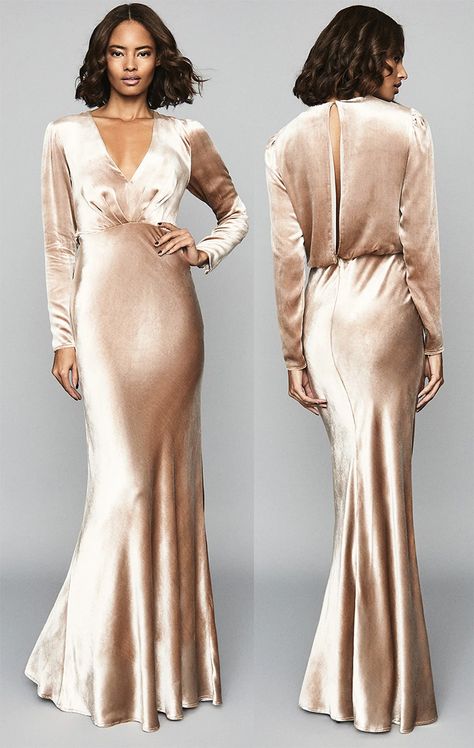 Gold Bridesmaid Dresses Winter, Champagne Gold Bridesmaid Dresses, Long Gold Bridesmaid Dresses, Bridesmaid Champagne, Velvet Wedding Dress, Events Dresses, Gold Velvet Dress, Winter Wedding Bridesmaids, Velvet Bridesmaid