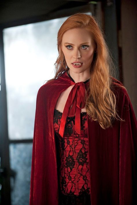 Gorgeous redhead actress Deborah Ann Woll - True Blood. True Blood Costume, True Blood Jessica, Jessica Hamby, True Blood Series, Deborah Ann Woll, Female Vampire, Vampire Love, Vampire Girls, Vampire Academy