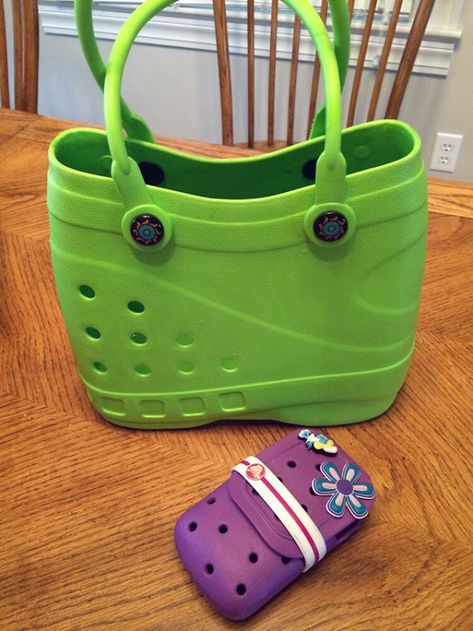 Crocs-Inspired Handbags Are A Thing And People Want Explanations Croc Bag, Pink Crocs, Inspired Handbags, Colorful Handbags, Pool Bags, Weird Fashion, Colorful Bags, How To Make Handbags, Big Fashion