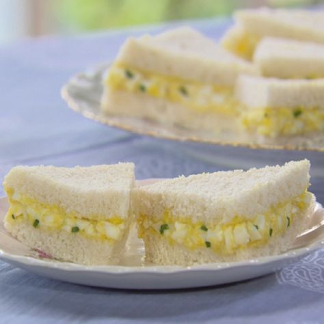 Trisha Yearwood Recipes, Egg Salad Sandwich Recipe, Tea Party Sandwiches, Tea Sandwiches Recipes, Egg Salad Sandwich, Croissant Sandwich, Sandwich Bar, Gourmet Sandwiches, Party Sandwiches