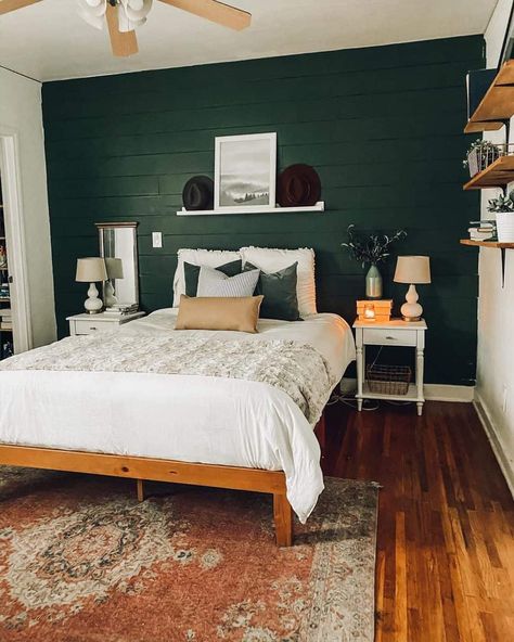 Forest Green Bedrooms, Emerald Green Bedrooms, Light Green Bedrooms, Green And White Bedroom, Green Bedroom Walls, Green Bedroom Ideas, Green Bedroom Decor, Green Accent Walls, Sage Green Bedroom