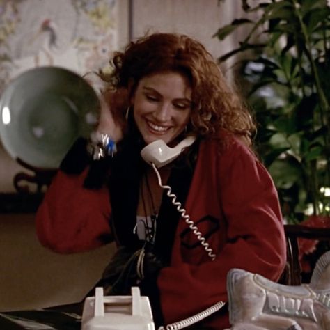 Vivian Ward Aesthetic, Juli Roberts 90s, Pretty Woman Aesthetic Movie, 80s Woman Aesthetic, Julia Roberts Pretty Woman Outfits, Pretty Woman 1990, Julia Roberts Style 90s Pretty Woman, Pretty Women Outfits Movie, Julia Roberts Red Hair