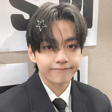 taehyung icon Taehyung Cute, Taehyung Selca, Dara Kpop, Taehyung Photoshoot, Taehyung Funny, كريستيانو رونالدو, Kim Taehyung Funny, Kim Taehyung Wallpaper, V Taehyung