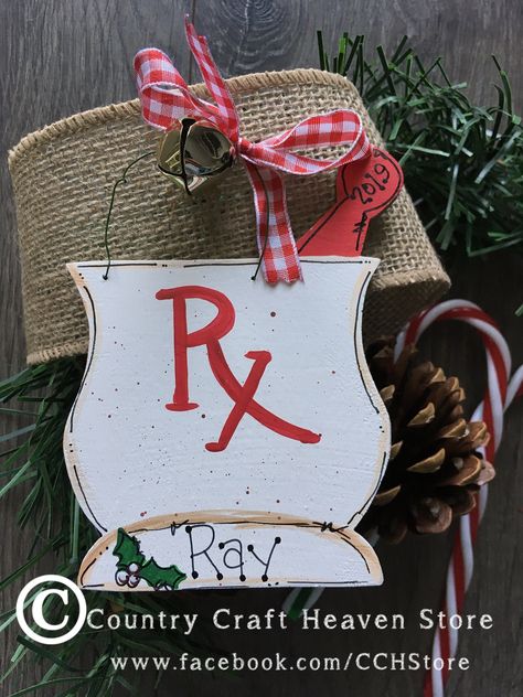 Pharmacy Week, Jute Craft, Pharmacist Gift, Diy Ornaments, Christmas Parade, Country Crafts, Pharmacist, Ornaments Diy, Diy Christmas Ornaments