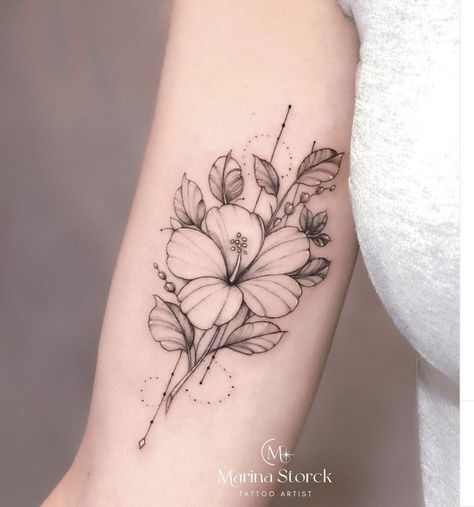 Hibiscus Flower Tattoos, Hawaii Tattoos, Hibiscus Tattoo, Chic Tattoo, Tattoo For Son, Tattoos For Black Skin, Flower Tattoo Sleeve, Shoulder Tattoos For Women, Line Art Tattoos