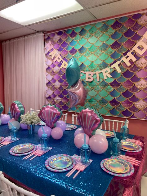 Mermaid Party Table Set Up, Mermaid Table Set Up, Mermaid Party Food Table, Mermaid Party Table, Mermaid Table, Food Table Decorations, Mermaid Party Food, Birthday Party At Park, Diy Tablecloth