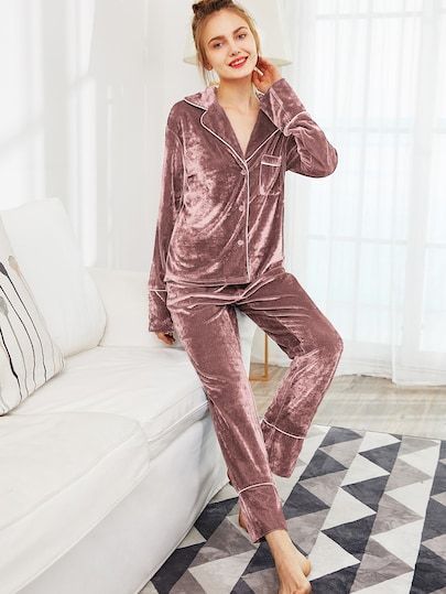 Expensive Lingerie, Velvet Pajamas, Lingerie Outfit Night, Pijamas Women, Lingerie Satin, Velvet Heart, Áo Len Cardigan, Embroidered Cardigan, Lingerie Outfits