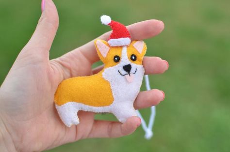 Corgi Crafts, Felt Corgi, Felt Xmas Ornaments, Office Christmas Tree, Corgi Ornament, Felt Dog Ornament, Felt Pins, Dog Felt, Corgi Stuff