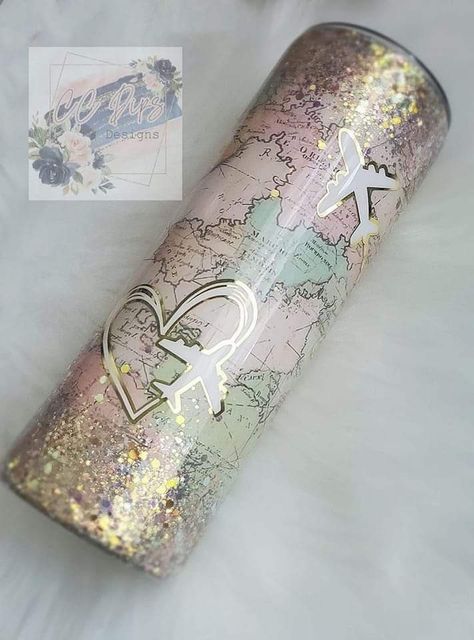 Sublimation Tumbler Cup Designs, Map Tumbler Ideas, Glitter Resin Tumbler, Matte Tumbler Ideas, White Tumbler Ideas, Glitter Epoxy Tumbler Ideas, Tumblr Ideas Cups, Summer Tumbler Cups, Resin Cups Ideas