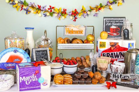 DIY Breakfast Bar Ideas: Create an Easy Breakfast Bar Party for Company Staff Breakfast Ideas Simple, Staff Breakfast Ideas, Breakfast Buffet Party, Build Your Own Food Bar, Food Bar Ideas For Parties, Continental Breakfast Ideas, Breakfast Bar Food, Staff Breakfast, Diy Breakfast Bar