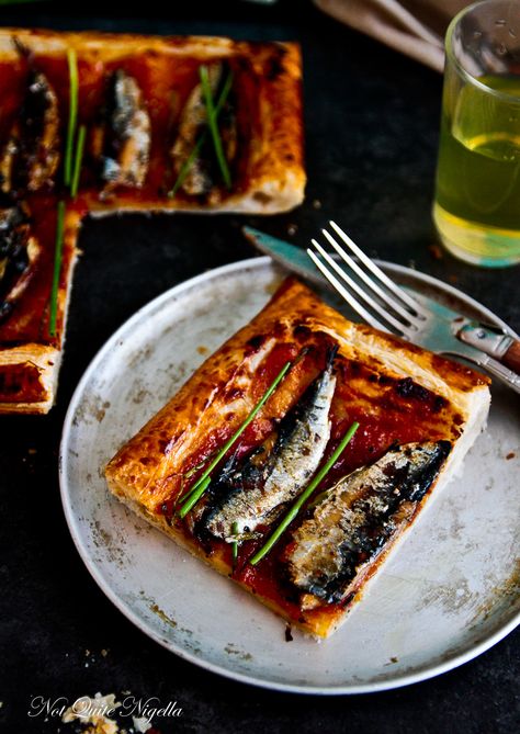 Sardine and Tomato Jam Tart Sardine Recipes Canned, Vegetti Recipes, Sardine Recipes, Tomato Jam, Tomato Tart, Savory Tart, Moroccan Food, January 4, Tomato Recipes