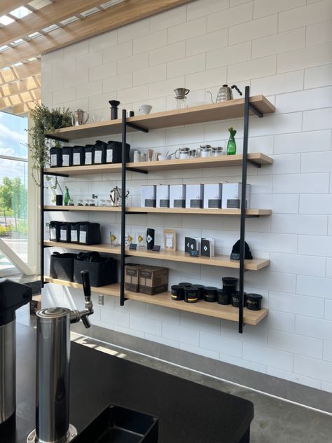 Cafe Shelf Design, Coffee Shop Shelving, Coffee Shop Shelves, Cafe Shelving, Cafe Shelves, Cafe Shelf, Bar Wall Design, Industrial Coffee Shop, Cafe Space