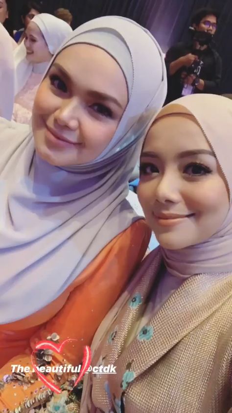 Mira Filzah Outfit, Siti Nurhaliza Body, Mira Filzah, Hot Dresses Tight, Dresses Tight, Hijab Girl, Hijab Chic, Arab Women